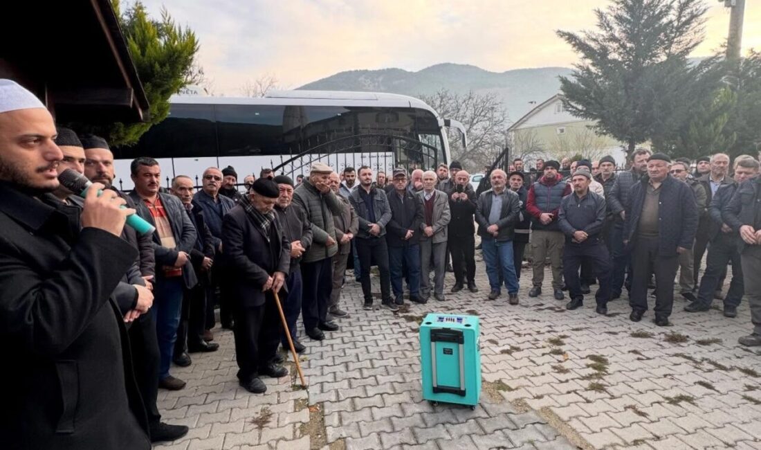 Mudurnu’daki Umre Yolcuları, Dualarla Kutsal Topraklara Yola Çıktı Mudurnu ilçesinde umre yolcuları, Mudurnu İlçe Müftüsü Mücaahid Dural’ın katılımıyla