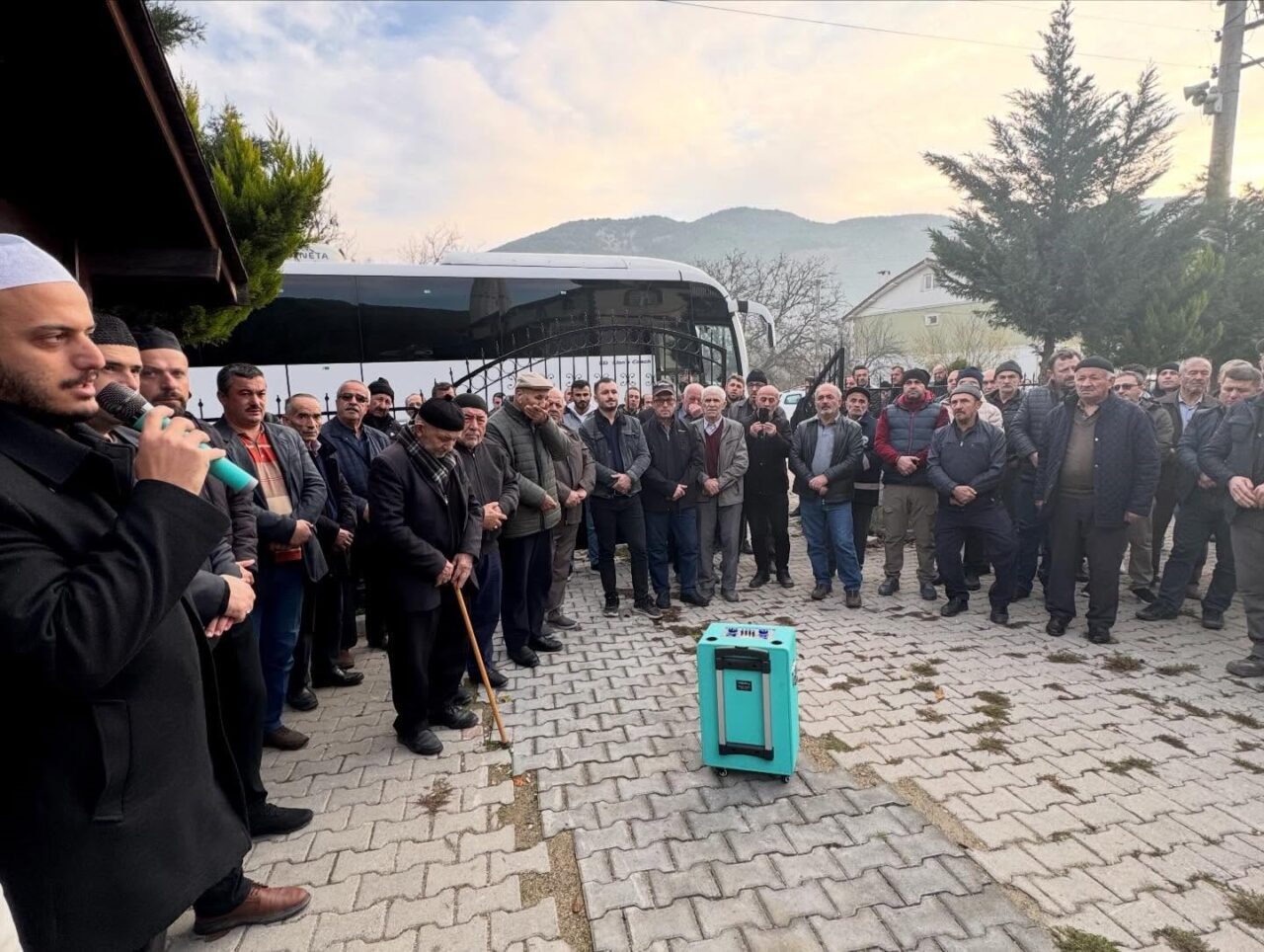 Mudurnu ilçesinde umre yolcuları, Mudurnu İlçe Müftüsü Mücaahid Dural’ın katılımıyla