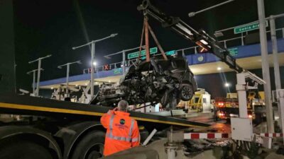 Kuzey Marmara Otoyolu'nda meydana gelen kazada, sürücüsünün kontrolü kaybettiği otomobil