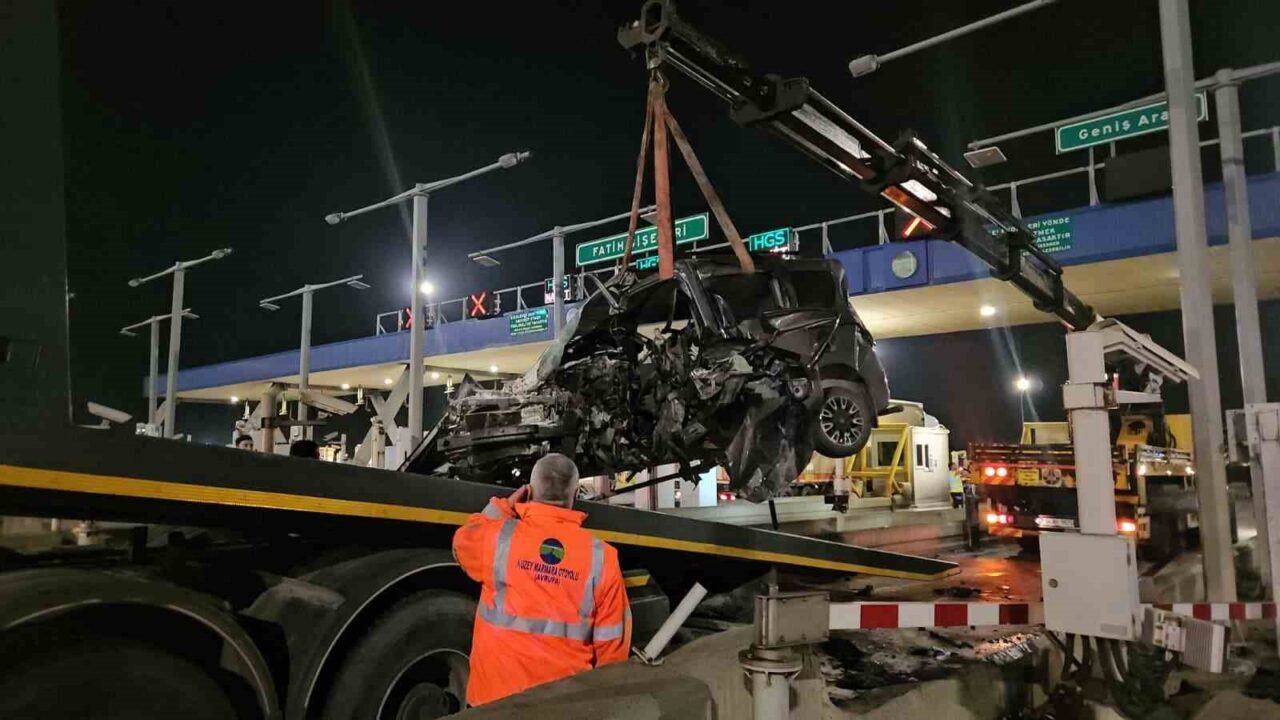 Kuzey Marmara Otoyolu'nda meydana gelen kazada, sürücüsünün kontrolü kaybettiği otomobil