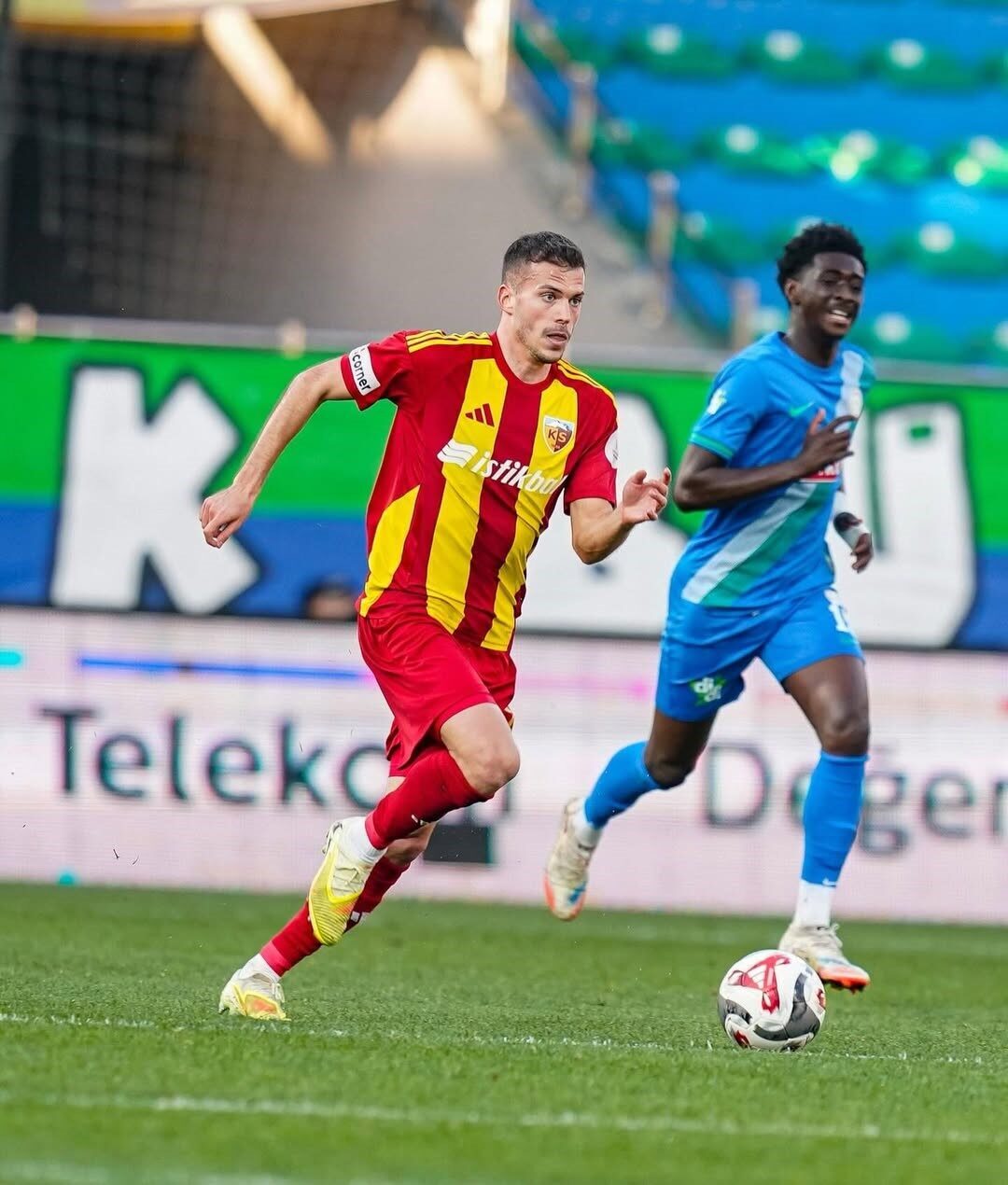 Kayserispor'un Slovak futbolcusu Laszlo Benes, Çaykur Rizespor maçında attığı golle