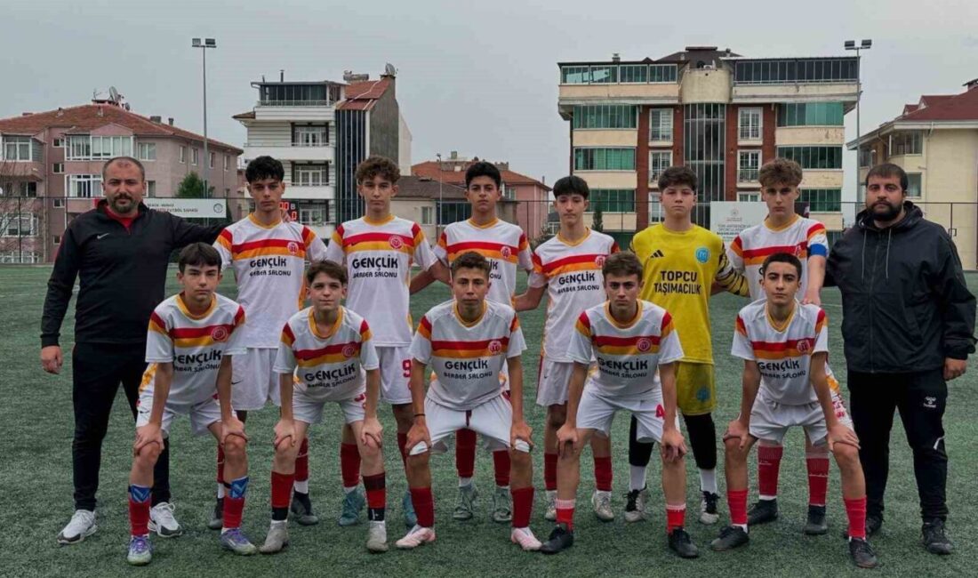 Vitraspor, Bilecik’teki kritik maçta 1299 Bilecik Spor’a 6-0 yenilerek liderliği kaybetti Bilecik U14 Gençler Ligi'nde 8 maçtır kaybetmeyen Vitraspor, 1299 Bilecik