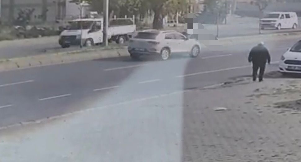 Kayseri’de Lise Öğrencisi Otoyolda Geçiş Yaparken Hayatını Kaybetti Kayseri Kocasinan'da 14 yaşındaki lise öğrencisi Buğlem Berra Alptekin, 2