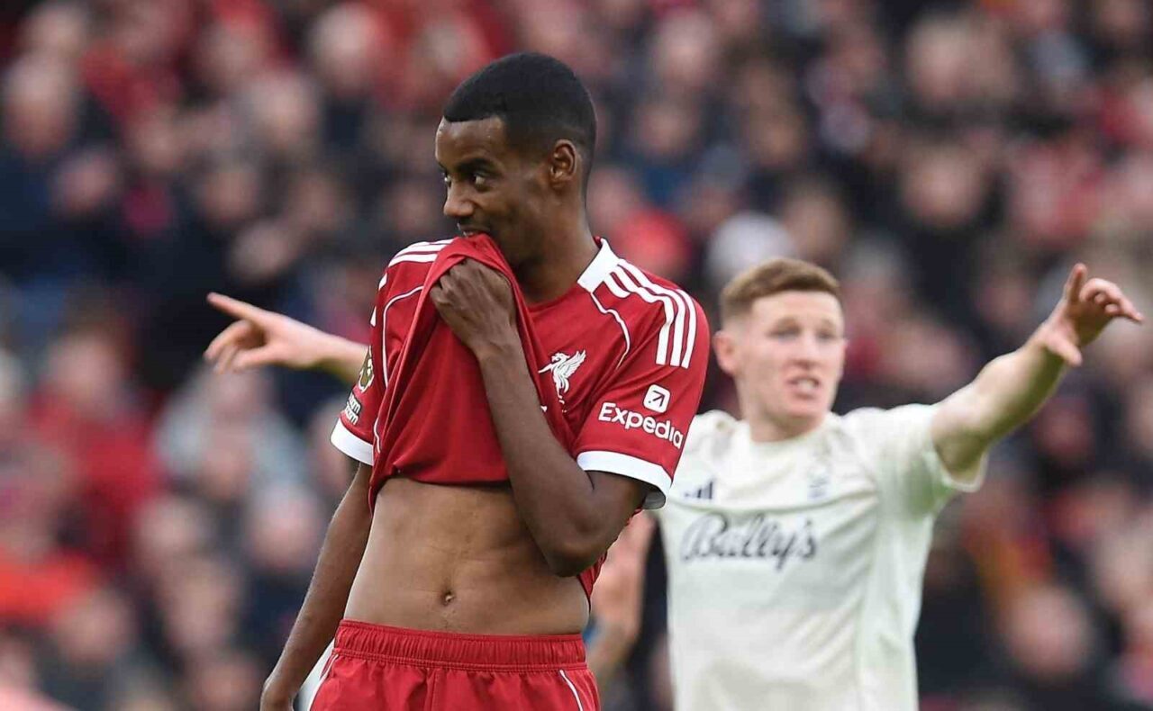 Liverpool, Nottingham Forest'a evinde 3-0 yenilerek Premier Lig'deki kötü gidişatını