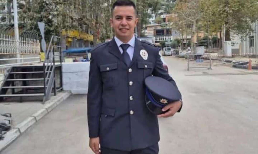 Kozan’da Lösemi Tedavisi Gören Polis Memuru İsa Azmaz Hayatını Kaybetti Adana’nın Kozan İlçe Emniyet Müdürlüğü'nde görevli polis memuru İsa Azmaz,