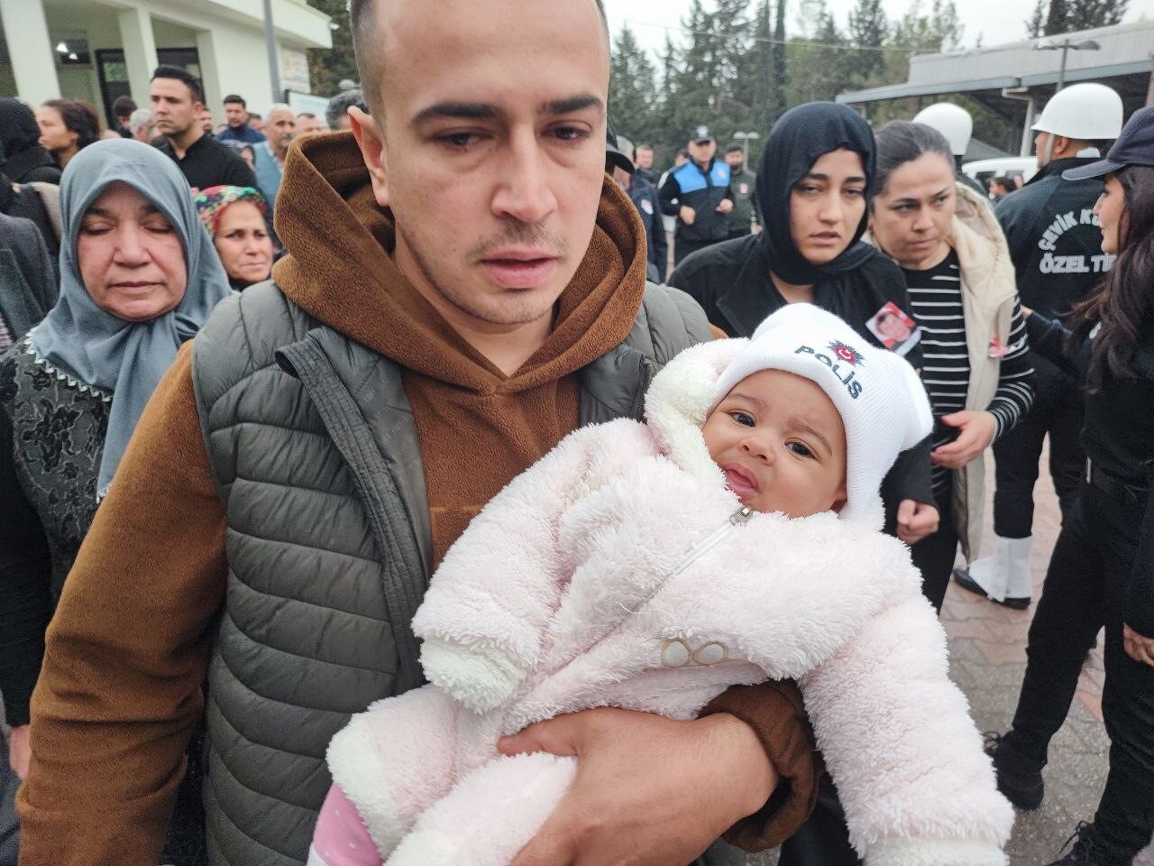 Adana'da lösemi nedeniyle yaşamını yitiren polis memuru İsa Azmaz için