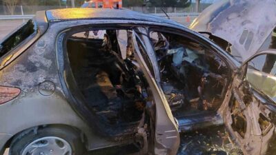 Kırklareli'nin Lüleburgaz ilçesinde seyir halindeki bir otomobilde çıkan yangın, itfaiye