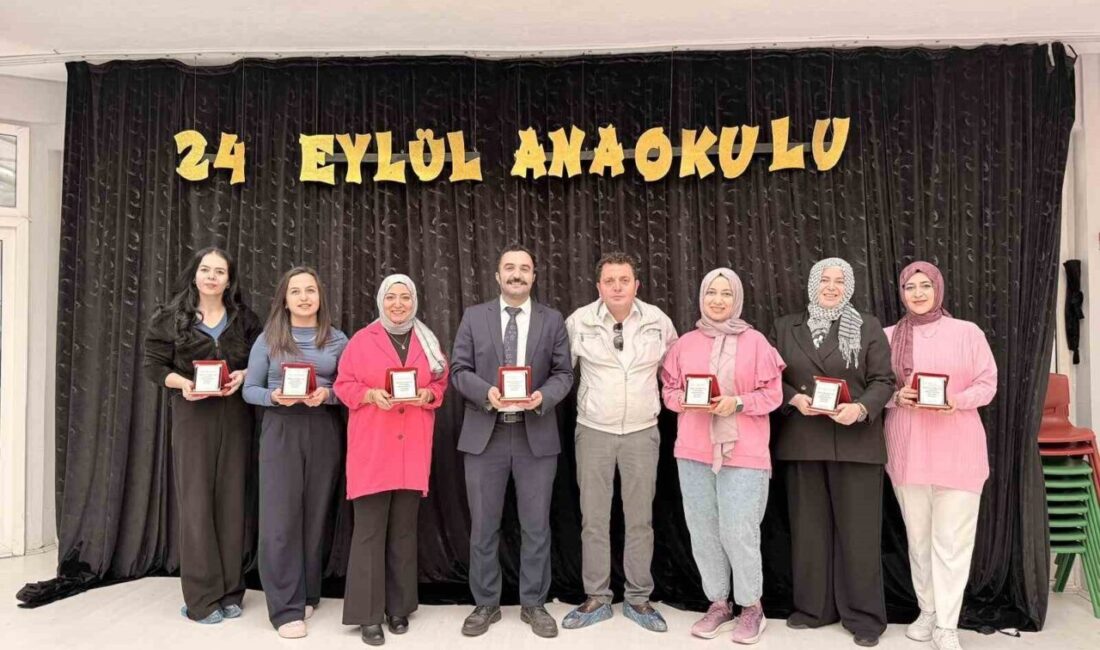 Afyonkarahisar'ın Bolvadin ilçesi Kaymaz Mahallesi Muhtarı Mustafa Raşit Ayar, 24