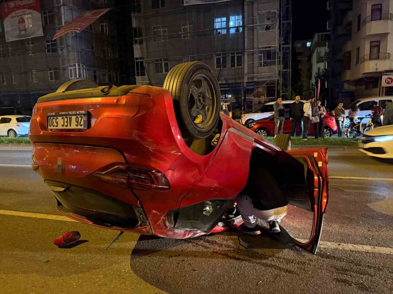 Samsun'da, Hüseyin Emir'in yönetimindeki otomobilin makas atması sonucu iki araca