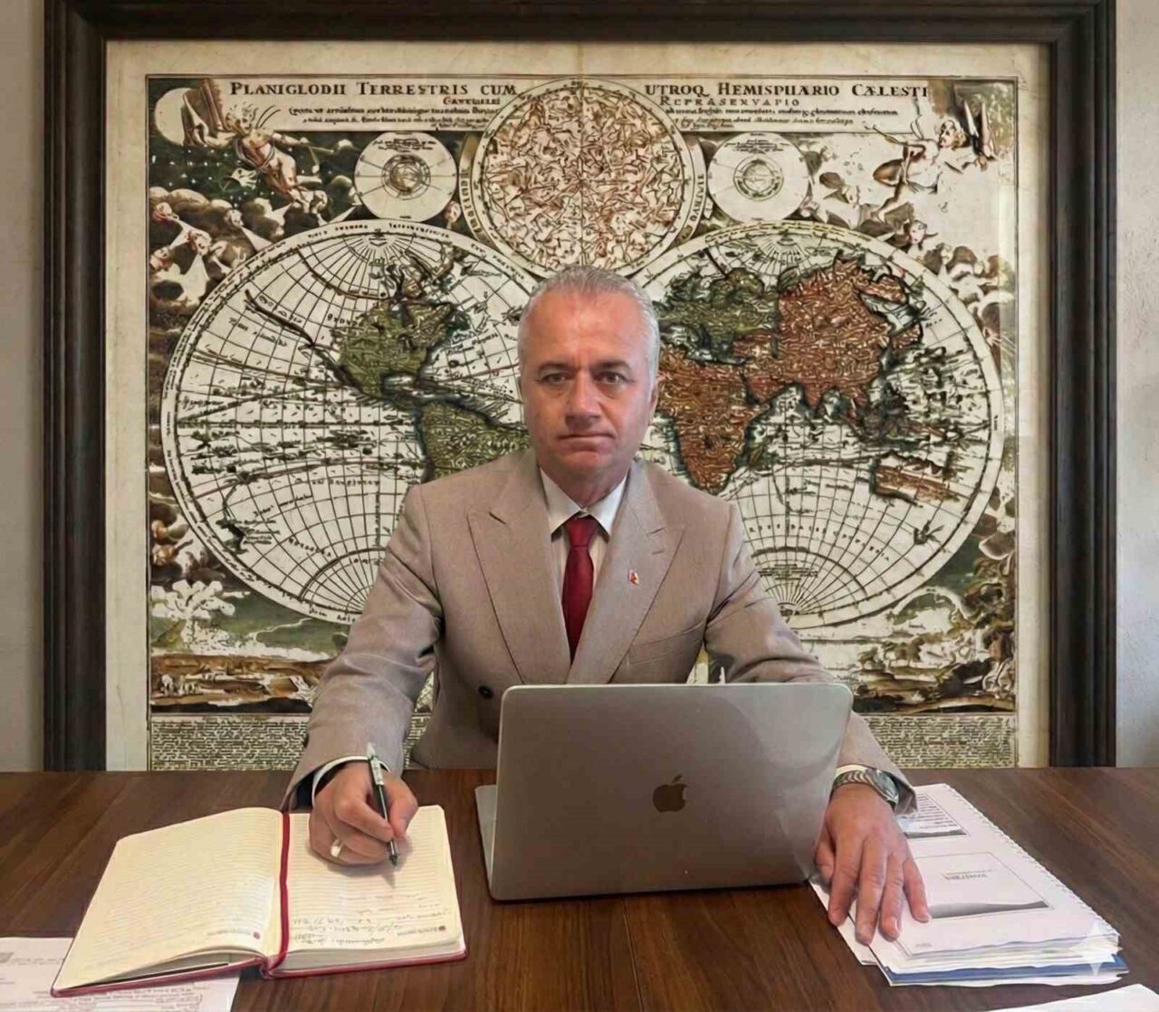 Malatya İş İnsanları Platformu Başkanı Ahmet Özköse, 24 Kasım Öğretmenler