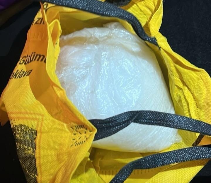 Malatya’da uyuşturucu operasyonu: 1 kilo 21 gram metamfetamin ele geçirildi, 1 kişi gözaltına alınd Malatya'da, polis ekipleri tarafından düzenlenen operasyonda, bir araçta yapılan aramada