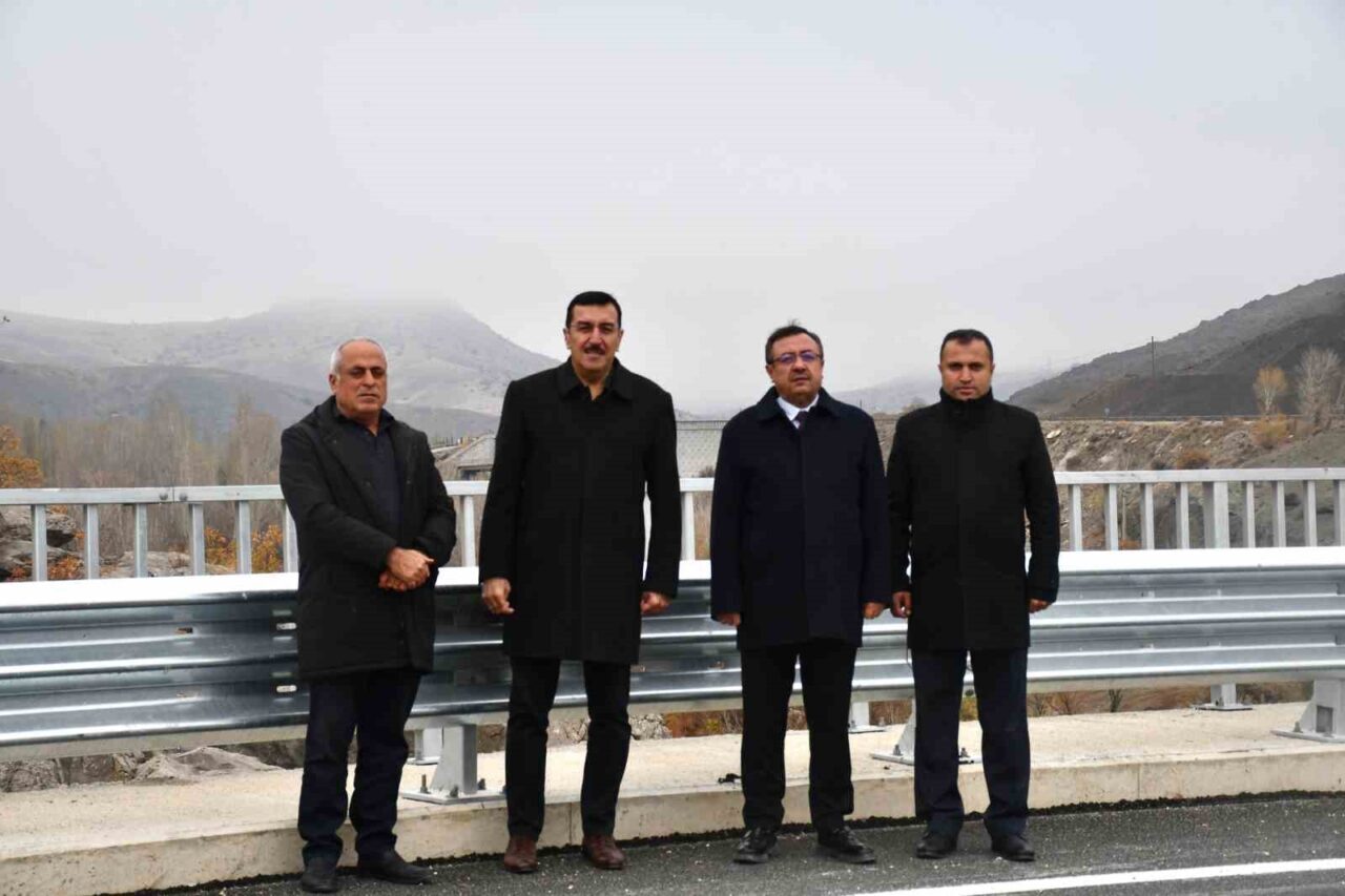 Bülent Tüfenkci, Hekimhan-Kuluncak Bağlantı Yolu Projesi’nin İnşaat Çalışmalarını Yerinde İnceledi AK Parti Malatya Milletvekili Bülent Tüfenkci, Hekimhan-Kuluncak bağlantı yolu üzerindeki