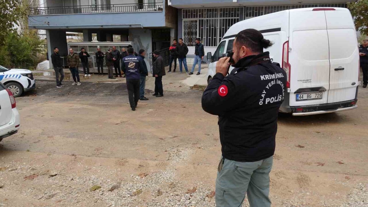 Malatya'nın Battalgazi ilçesinde, yatalak hastalığı olan 13 yaşındaki Yasin Adıyaman