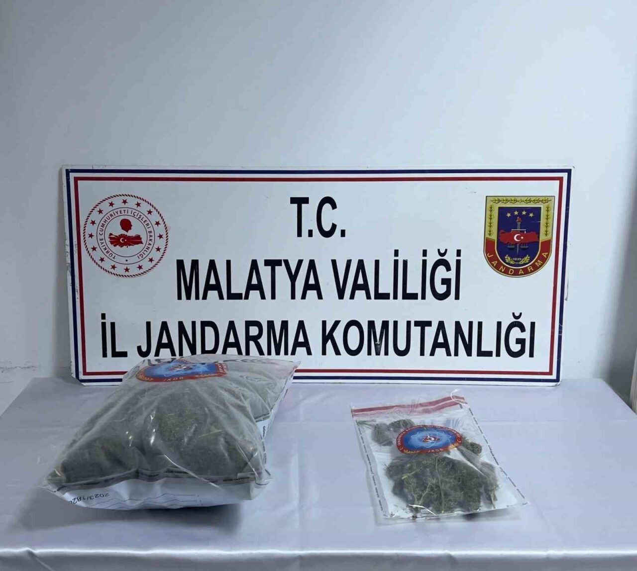 Malatya’nın Arapgir ilçesinde jandarma, yaptığı operasyonda 3 kilo 348 gram
