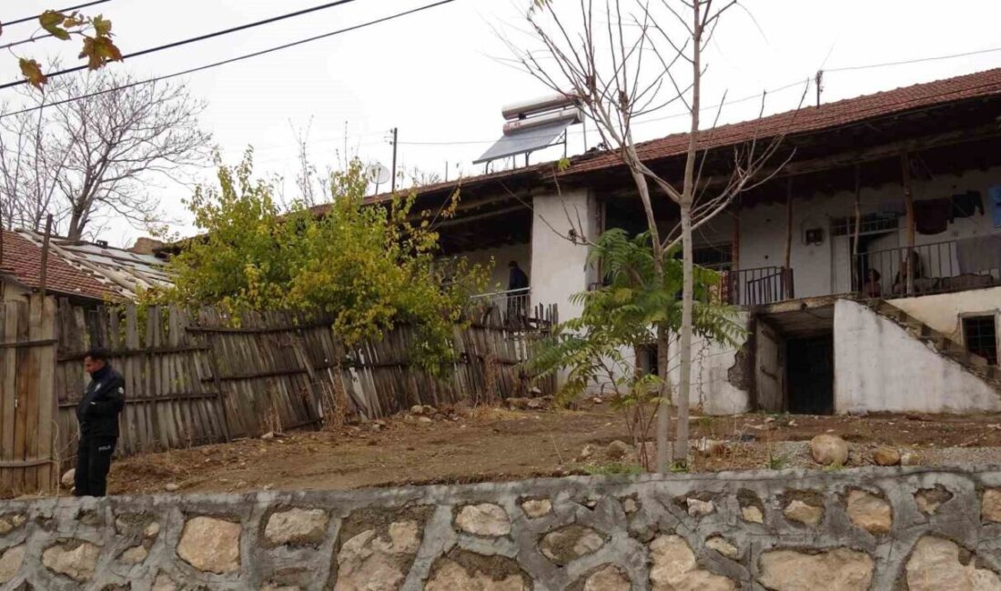 Malatya’da 86 Yaşındaki Adam Yakınları Araçılığıyla Evinde Ölü Bulundu Malatya'nın Yeşilyurt ilçesinde, 86 yaşındaki Hasan Genç, yalnız yaşadığı evinde