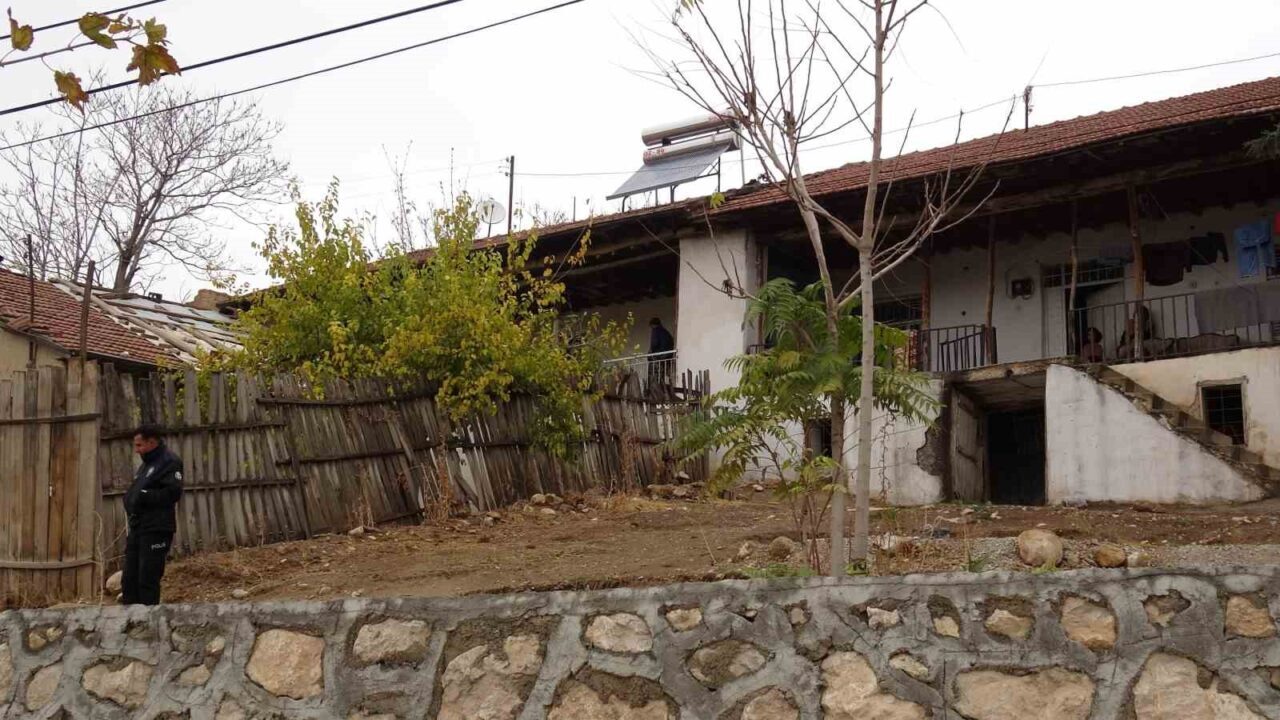 Malatya'nın Yeşilyurt ilçesinde, 86 yaşındaki Hasan Genç, yalnız yaşadığı evinde