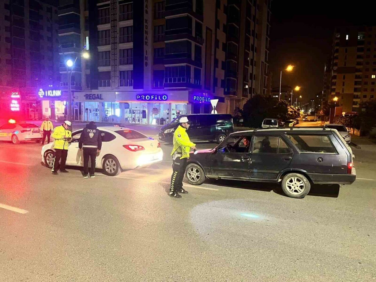 Malatya’da asayiş ve trafik ekipleri, şehir genelinde huzuru sağlamak amacıyla