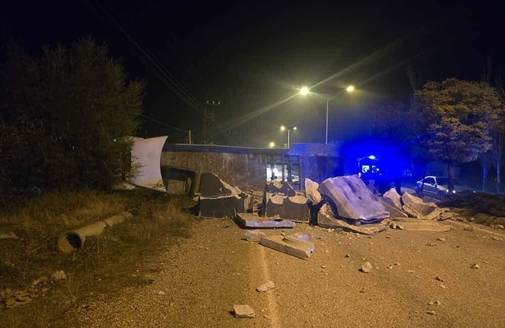 Malatya'nın Doğanşehir ilçesinde A.A. (34) yönetimindeki tır, sürücünün kontrolü kaybetmesi