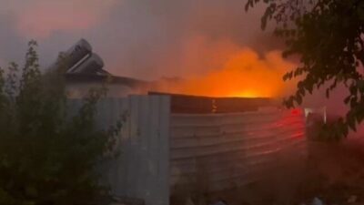 Malatya'nın Yeşilyurt ilçesinde bir evde çıkan yangın, itfaiye ekiplerinin zamanında