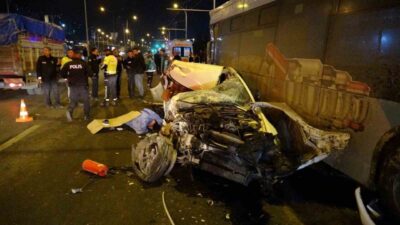 Malatya'da kontrolden çıkan bir otomobil, halk otobüsü ve tıra çarparak