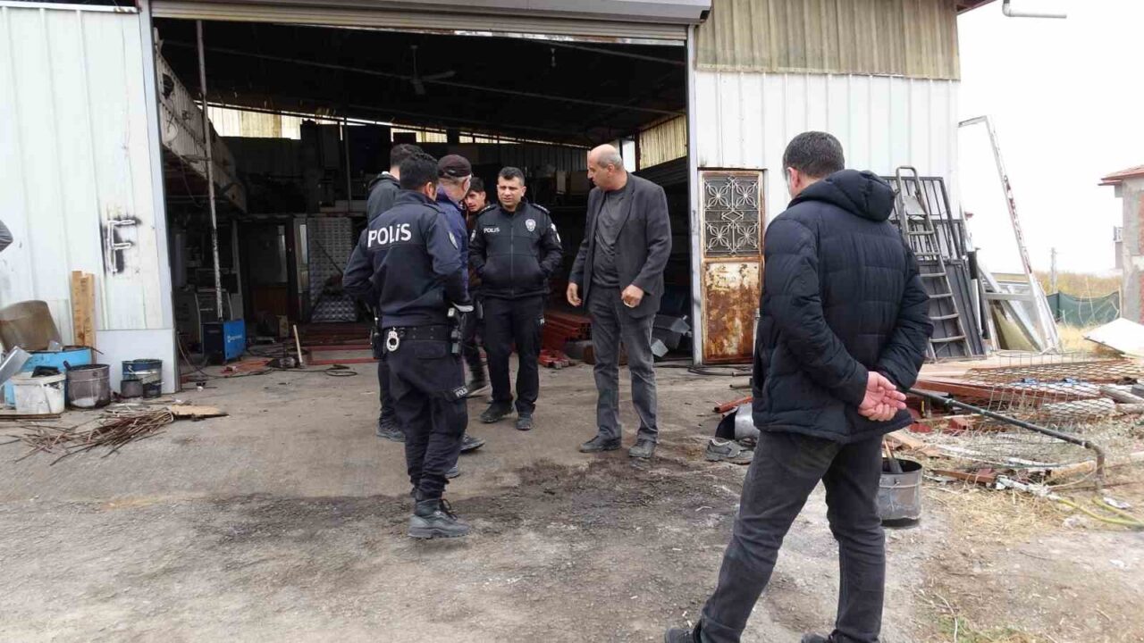 Malatya'nın Battalgazi ilçesinde bir demir doğrama atölyesinde staj yapan S.Y.K.