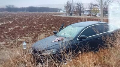 Malatya'nın Doğanşehir ilçesinde M.Y. (30) yönetimindeki otomobil, kaygan yolda kontrolden