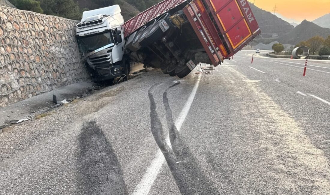 Malatya’da Tır Kontrolden Çıkarak İstinat Duvarına Çarptı, 1 Yaralı Malatya'nın Doğanşehir Erkenek Mahallesi'nde, İ.A. yönetimindeki tır kontrolden çıkarak istinat