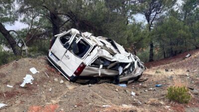 Malatya'nın Doğanşehir ilçesinde M.S.K. (26) yönetimindeki minibüs, kontrolden çıkarak takla