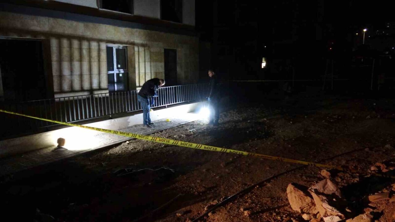 Malatya'nın Battalgazi ilçesinde, 24 yaşındaki tesisat ustası N.K., çalıştığı şantiyede