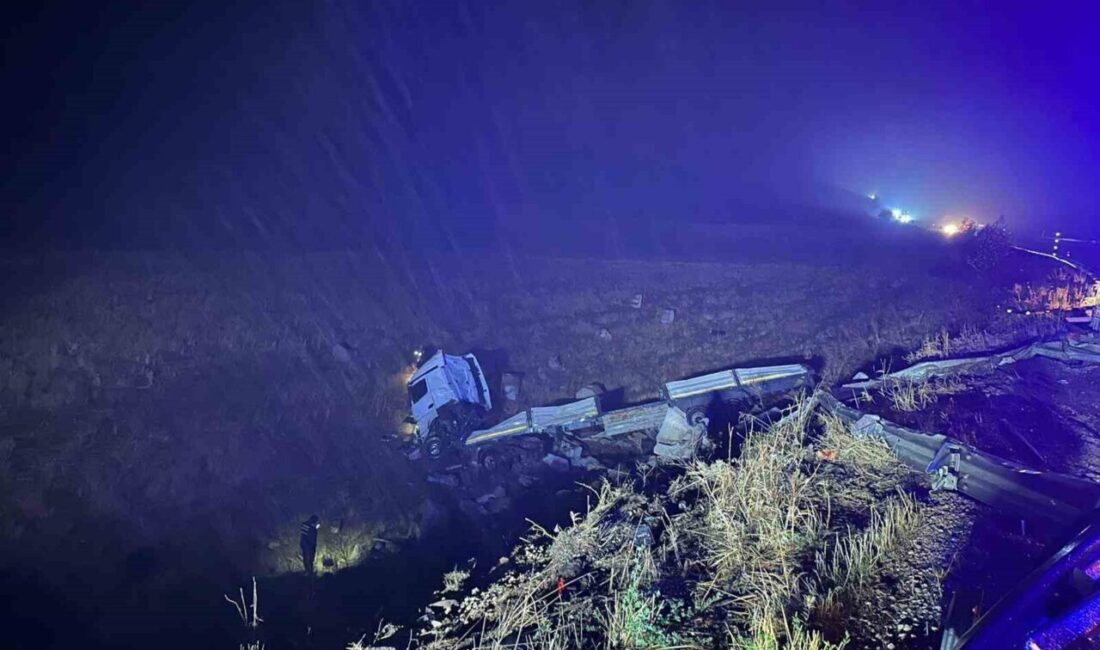 Malatya’da Kontrolden Çıkan Çekici Şarampole Devrildi, Sürücü Hayatını Kaybetti Malatya'nın Doğanşehir ilçesinde, Hasan Çakıcı'nın kullandığı çekici direksiyon hakimiyetinin kaybedilmesi