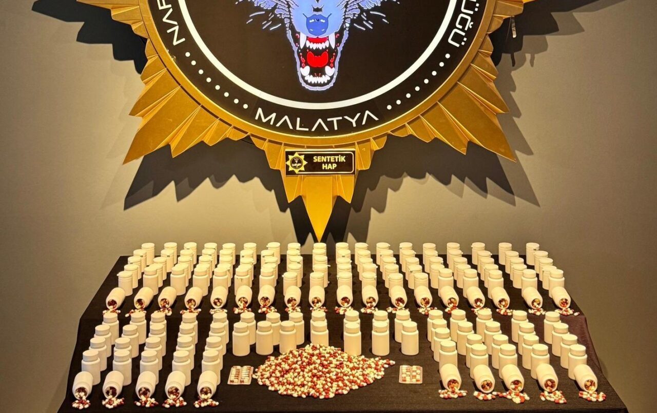 Malatya'da gerçekleştirilen uyuşturucu operasyonlarında sokak satıcılarına yönelik 12 kişi gözaltına