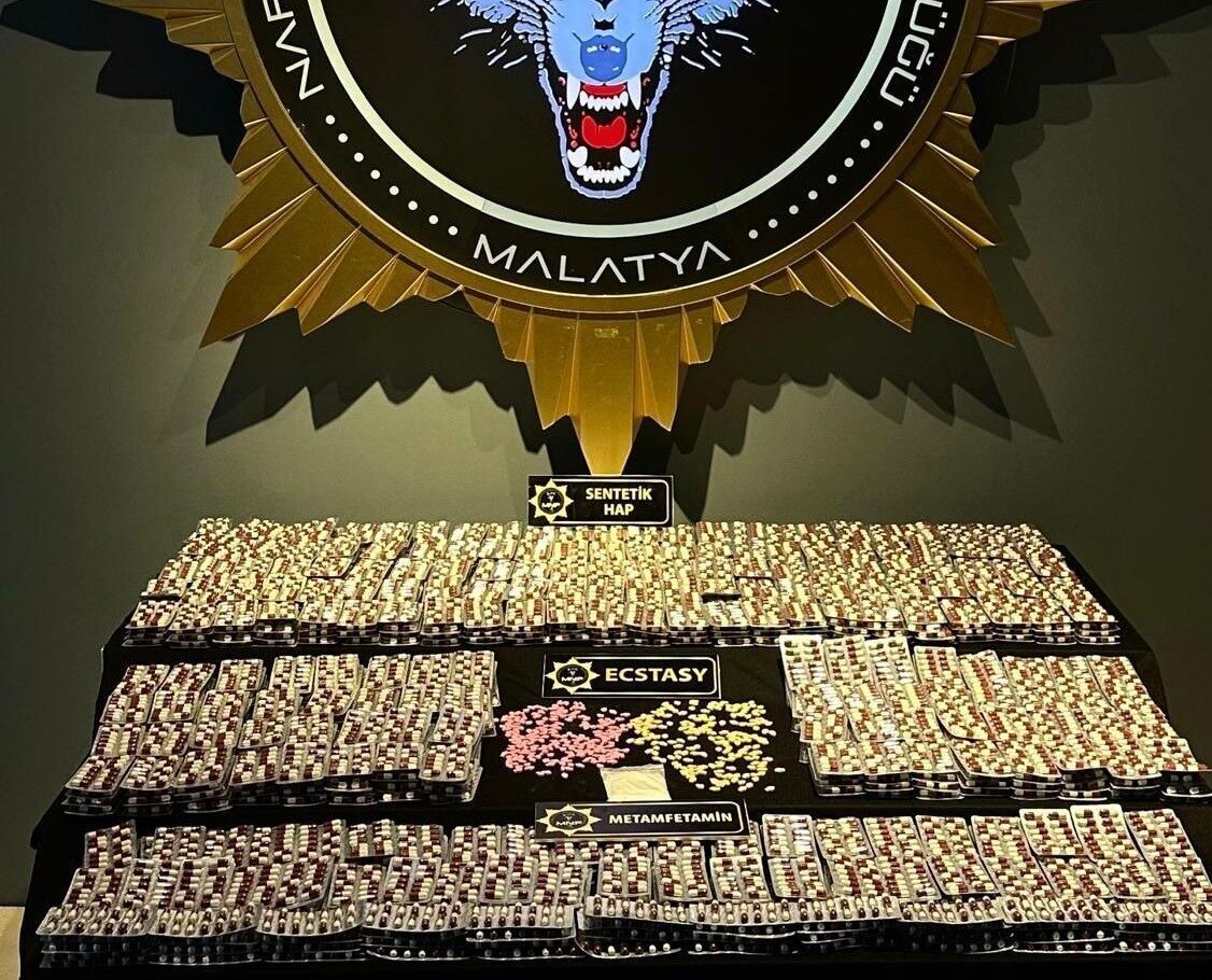 Malatya'da Narkotik Suçlarla Mücadele ekipleri, sokak satıcılarına yönelik düzenlenen operasyonda