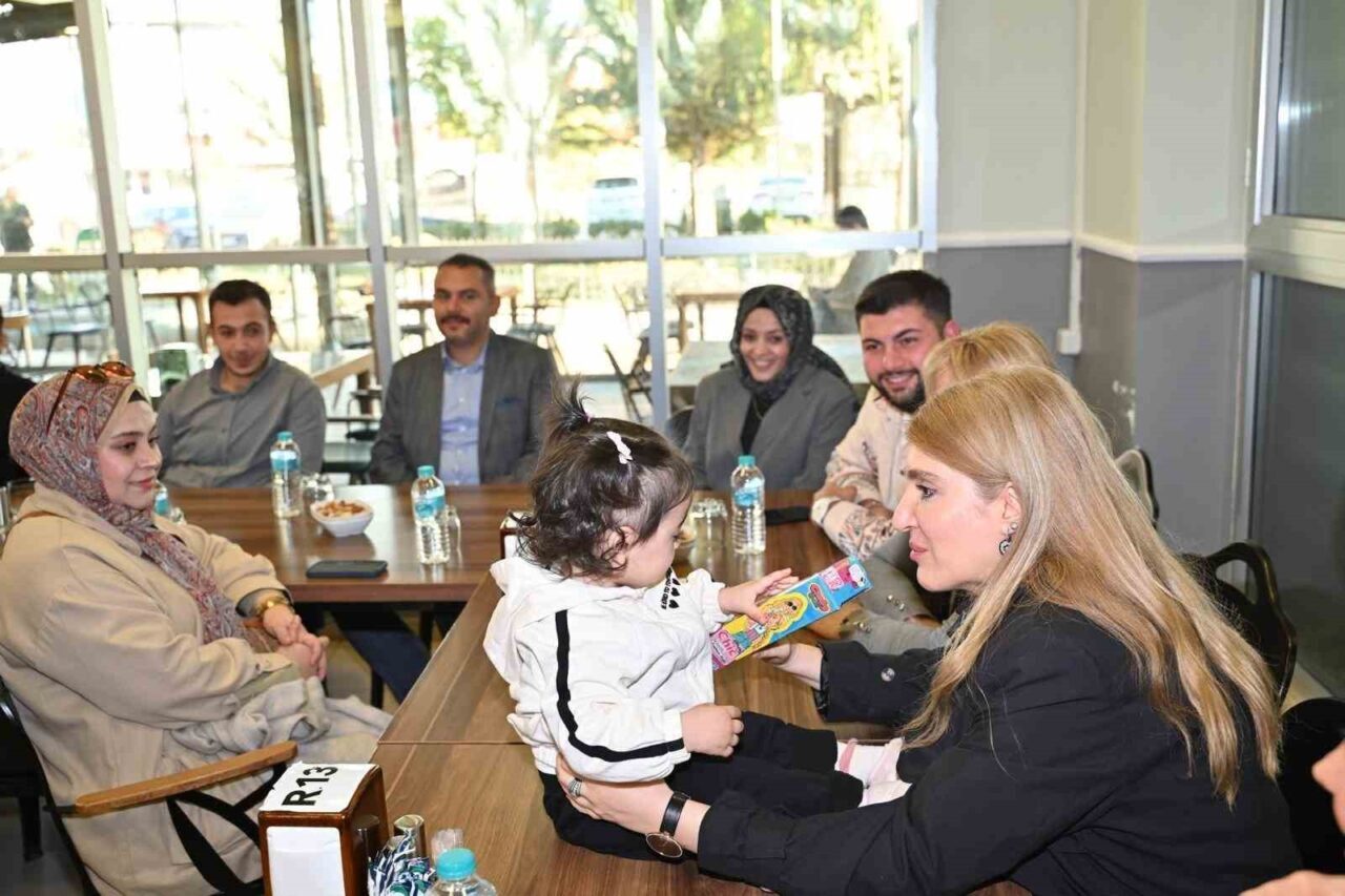 AK Parti Malatya Milletvekili İnanç Siraç Kara Ölmeztorak, Yeşilyurt'ta gençlerle