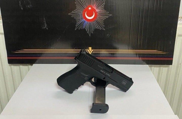 Malatya'nın Battalgazi ilçesinde 70 yaşındaki M.D., kaldırımda beklerken kimliği belirsiz