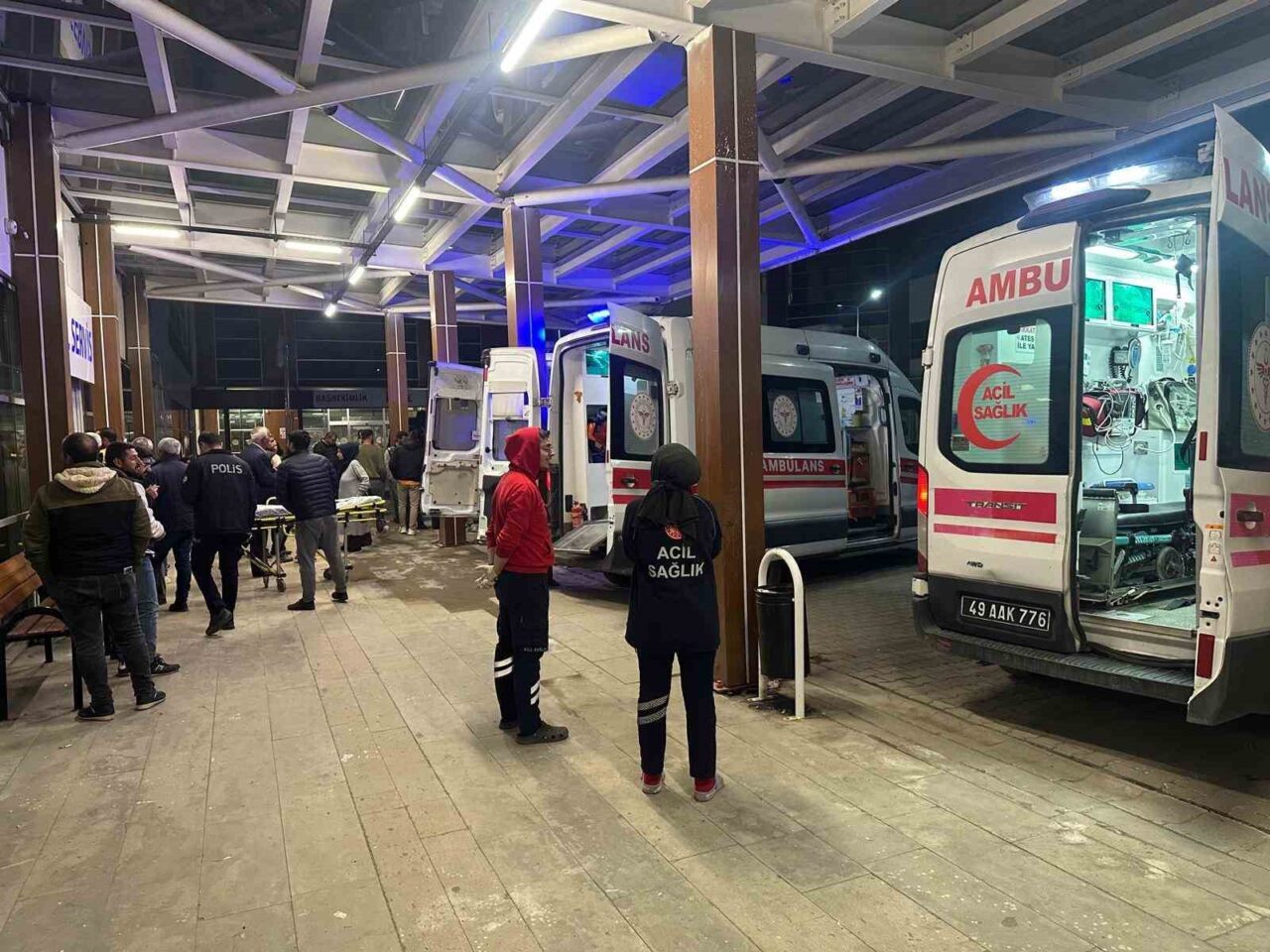 Muş'un Malazgirt ilçesinde öğretmenleri taşıyan bir taksi, bilinmeyen bir sebepten