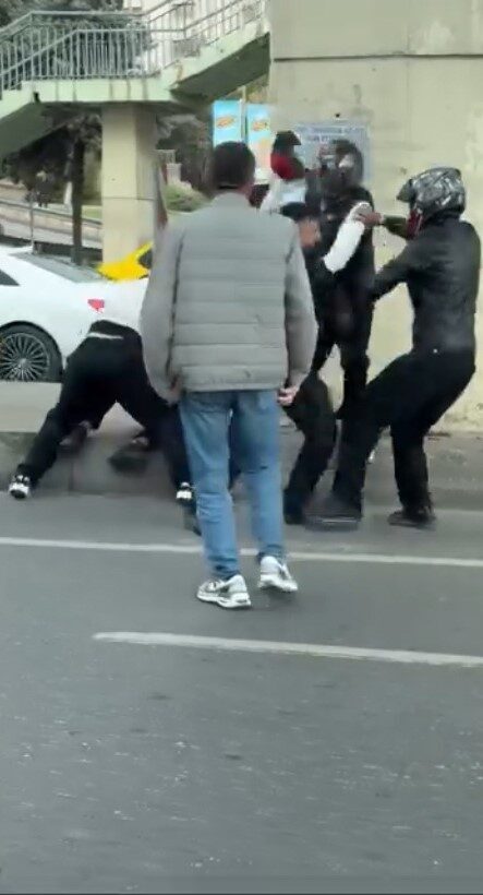 Bostancı Köprüsü’nde bir grup motorcu arasında çıkan tartışma, kavgaya dönüştü.