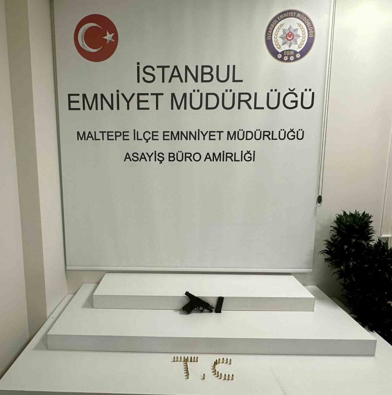 Maltepe ilçesinde bir işyerine silahlı saldırı düzenleyen 17 yaşındaki G.Ö.