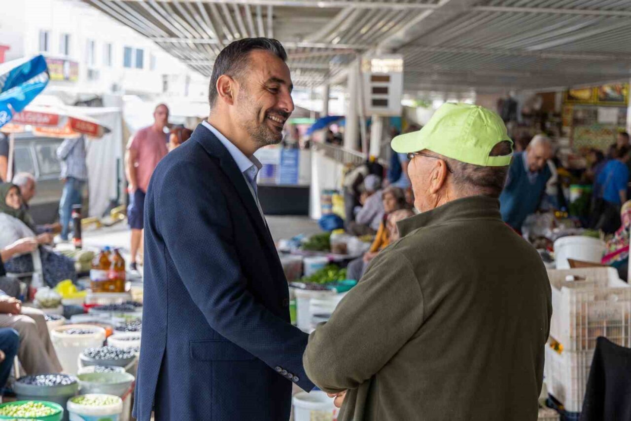 Manavgat Belediye Başkan Vekili Av. Mehmet Çiçek, Pazartesi Pazarı'nda esnaf