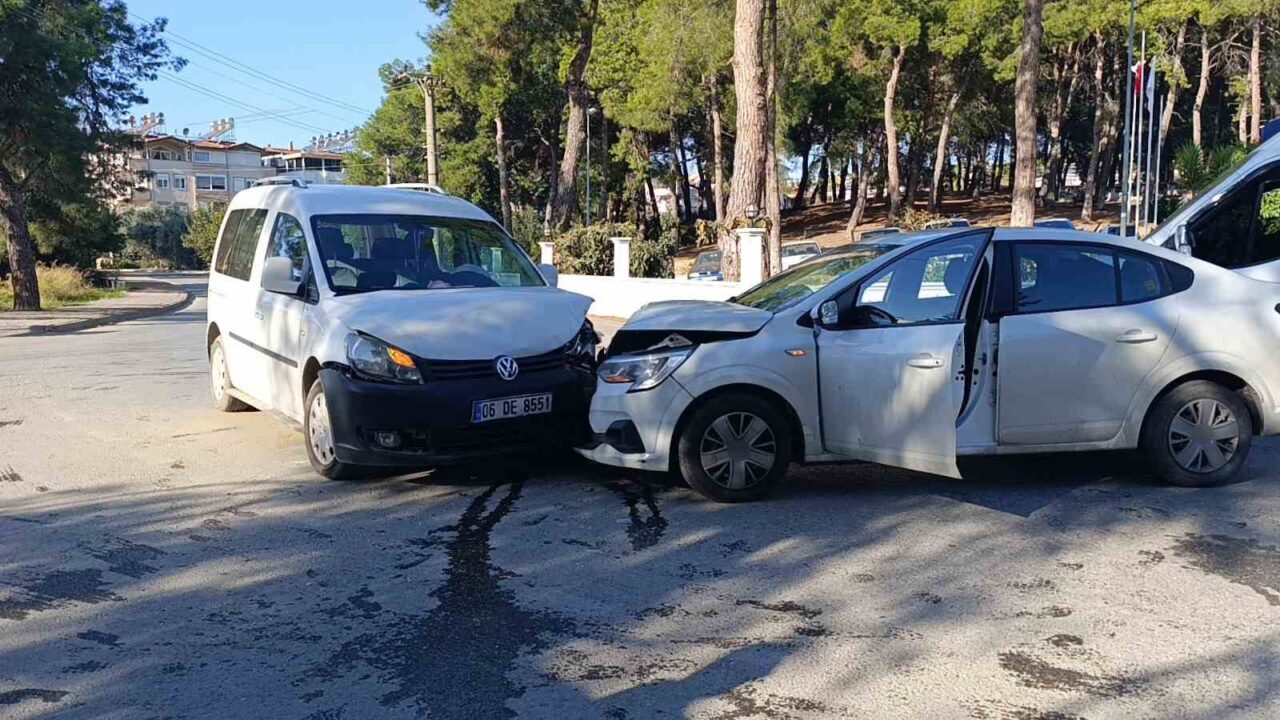 Manavgat’ta Trafik Kazası: Otomobil Sürücüsü Yaralandı