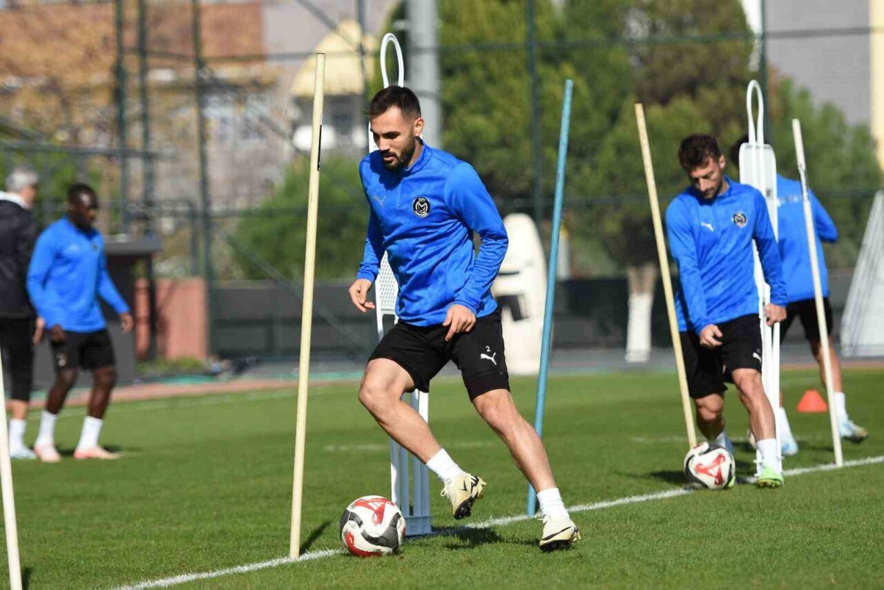 Manisa Futbol Kulübü, Pendikspor Maçı İçin Hazırlıklarını Sürdürüyor