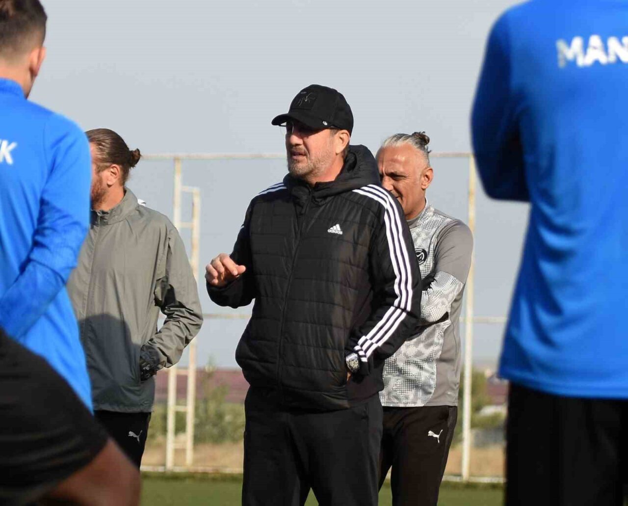 Trendyol 1. Lig takımlarından Manisa Futbol Kulübü, teknik direktör Taner