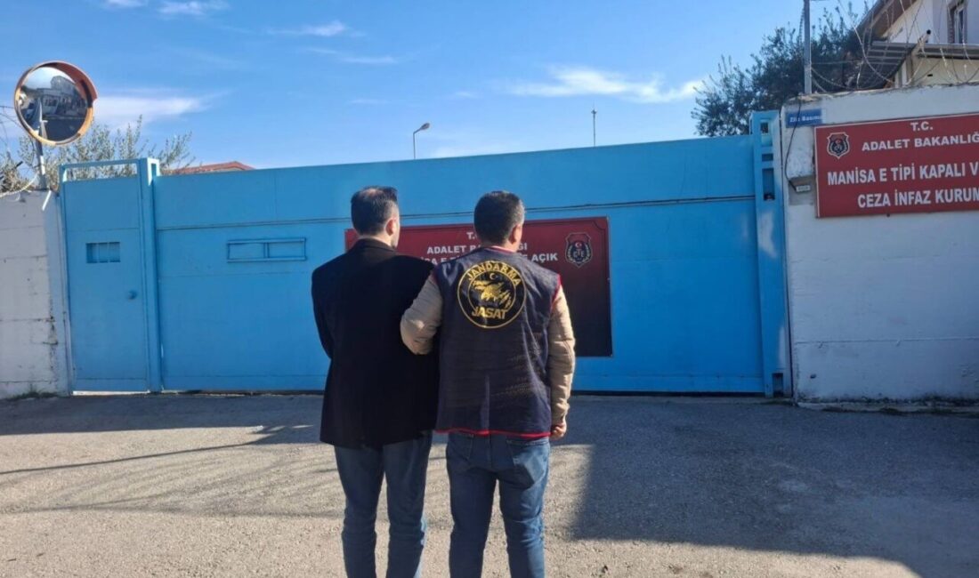 Manisa'nın Turgutlu ilçesinde, jandarma tarafından gerçekleştirilen operasyonlarda FETÖ üyesi M.Z.K.