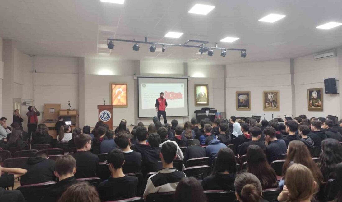 Manisa’da Öğrencilere ve Velilere Yönelik Güvenlik Bilinçlendirme Seminerleri Düzenlendi Manisa'da Emniyet Müdürlüğü, 24-28 Kasım 2025 tarihleri arasında dört okulda