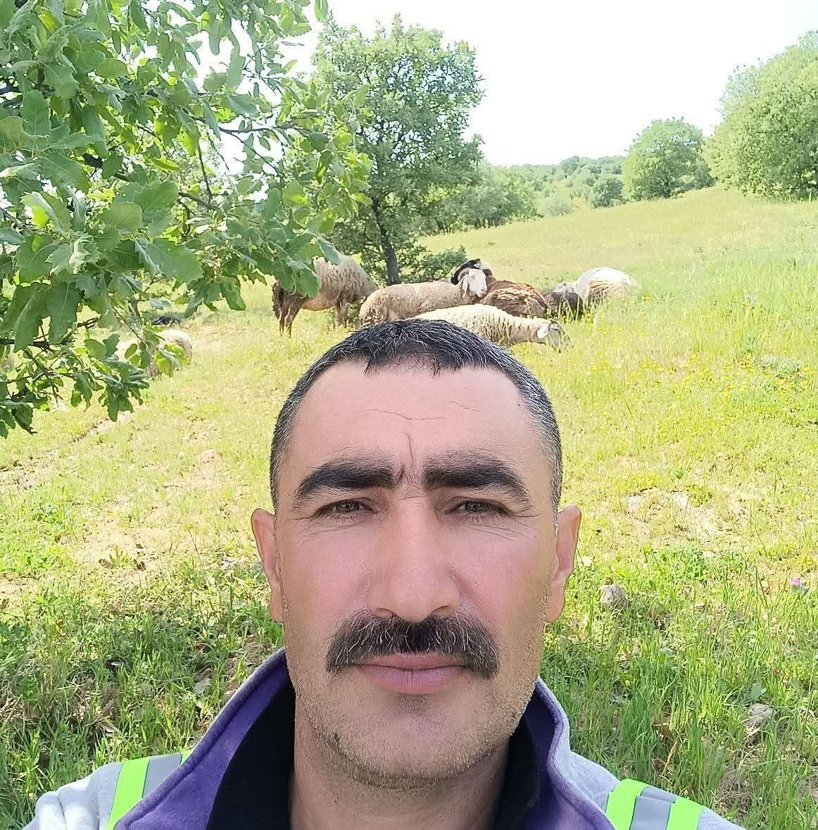 Manisa'nın Salihli ilçesinde, avcı M.D., hayvanlarını otlatan 45 yaşındaki çoban