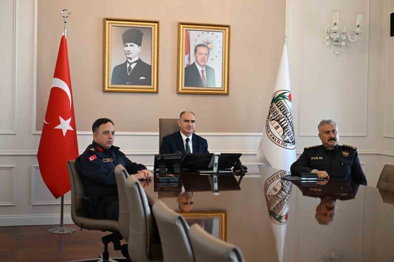 Manisa Valisi Vahdettin Özkan, ekim ayındaki asayiş olaylarını değerlendirirken, 49