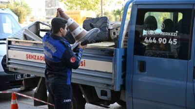 Manisa Büyükşehir Belediyesi Zabıta Dairesi, kaldırımlardaki işgallere karşı denetim gerçekleştirdi.