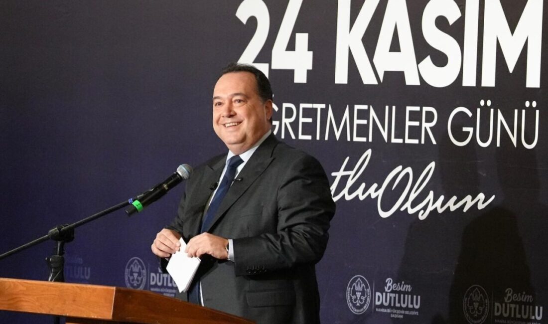 Manisa Büyükşehir Belediyesi, 24 Kasım Öğretmenler Günü’nde öğretmenlerin maaşlarını artırdı ve toplu ulaşımda indirim müjdesi verdi. Manisa Büyükşehir Belediyesi, 24 Kasım Öğretmenler Günü'nde özel bir etkinlik