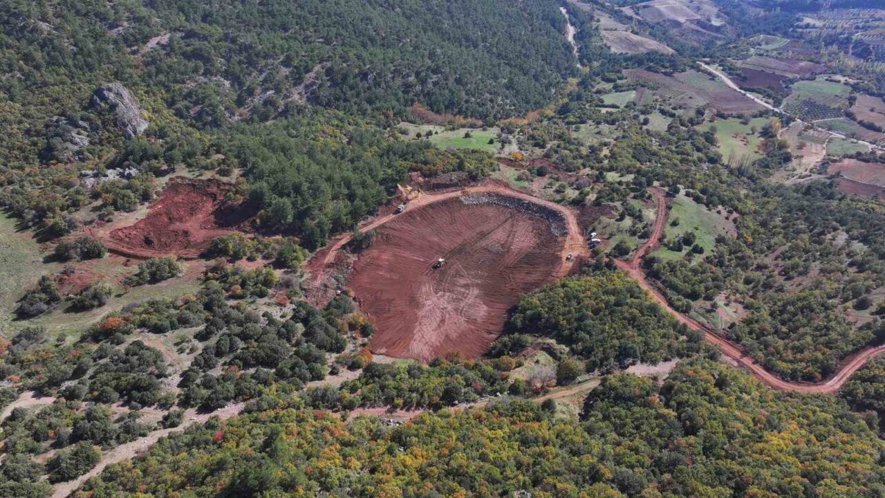 Manisa Büyükşehir Belediyesi, Gördes'te 35 bin metreküplük sulama göletini tamamladı.