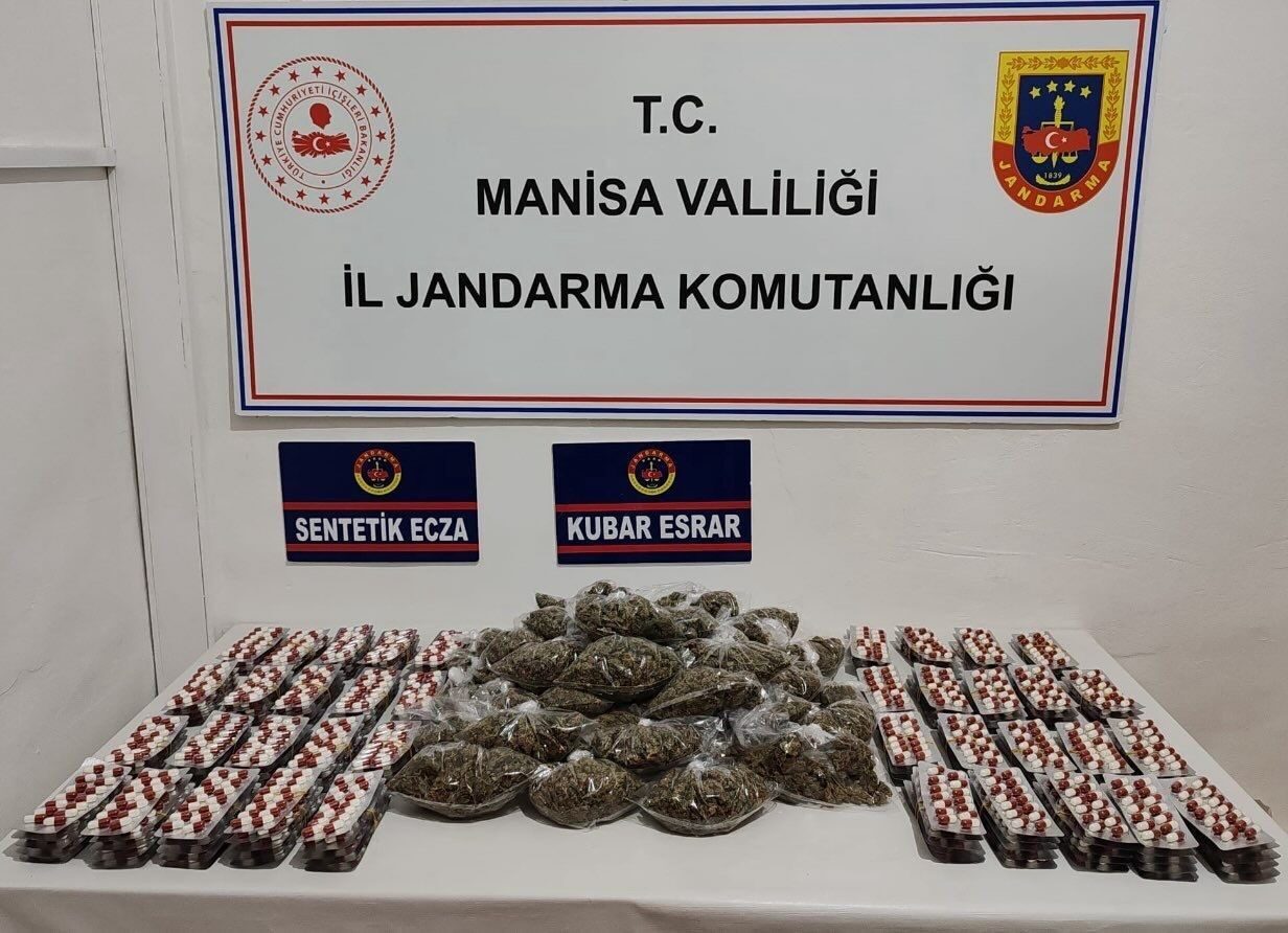 Manisa'da jandarma, B.H. (22) isimli şahsın evinde yaptığı aramada 2