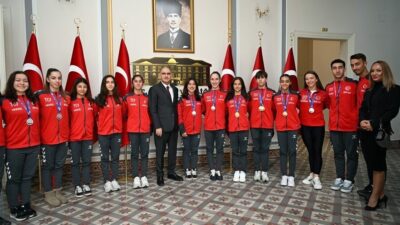 Azerbaycan'daki Aerobik Cimnastik Avrupa Şampiyonası'nda madalya kazanan Manisa'lı milli sporcular,